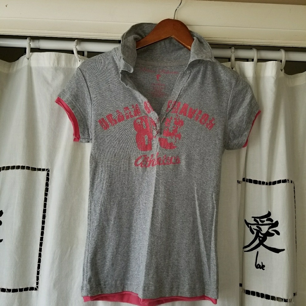 Collared short sleeve tee size M